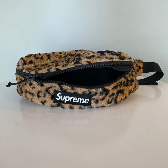 SUPREME Leopard Fleece Waist Bag - Picture 5 of 7